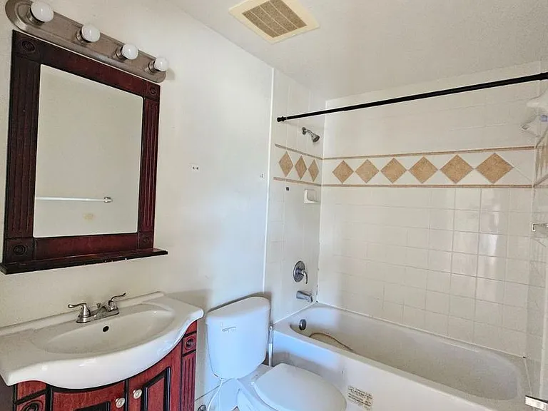 117 N Evergreen Ave #205 — Photo 11