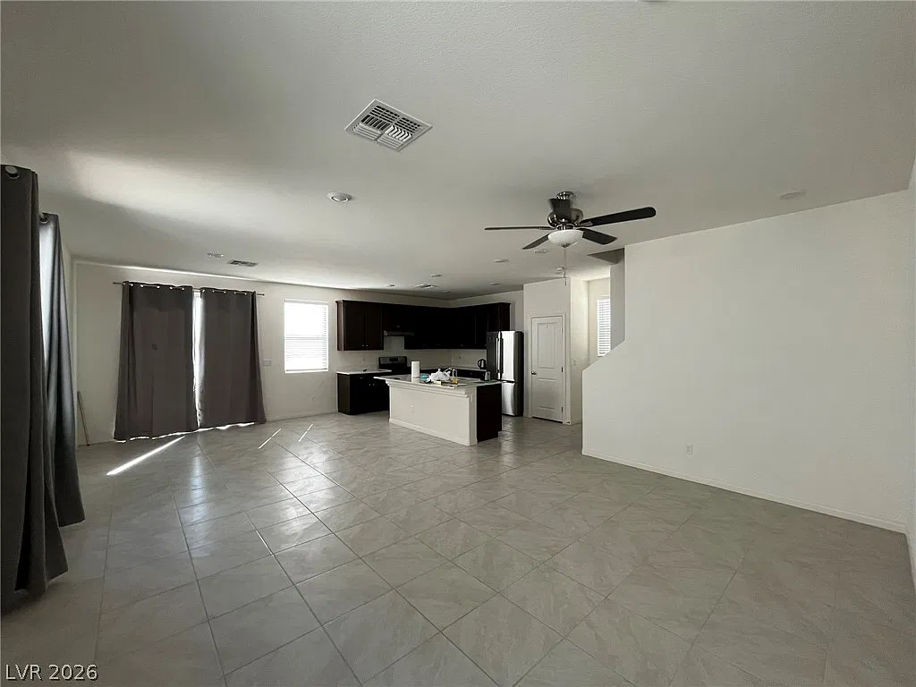 4 bed, 3.0 bath, 2118 sqft, $2,349 — Photo 3