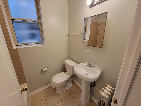 5th image of 1369 W Greenleaf Ave #203-A