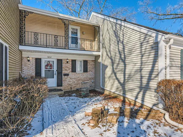 7652 Manchester Mnr, Hanover Park, IL 60133