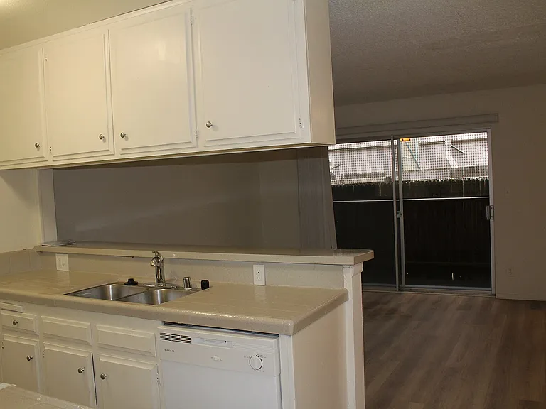 1415 S Bundy Dr — Photo 14