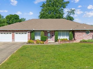 1307 N Douglas Dr, Claremore, OK 74017