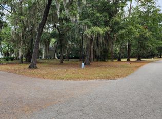 2 Long Pond Dr N, Beaufort, SC 29907