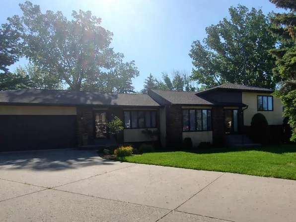 6 Ruyak Point, Minot, ND 58703