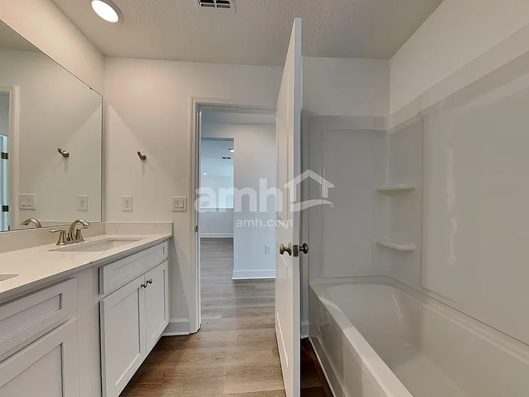 3217 Muscatine Ave — Photo 17