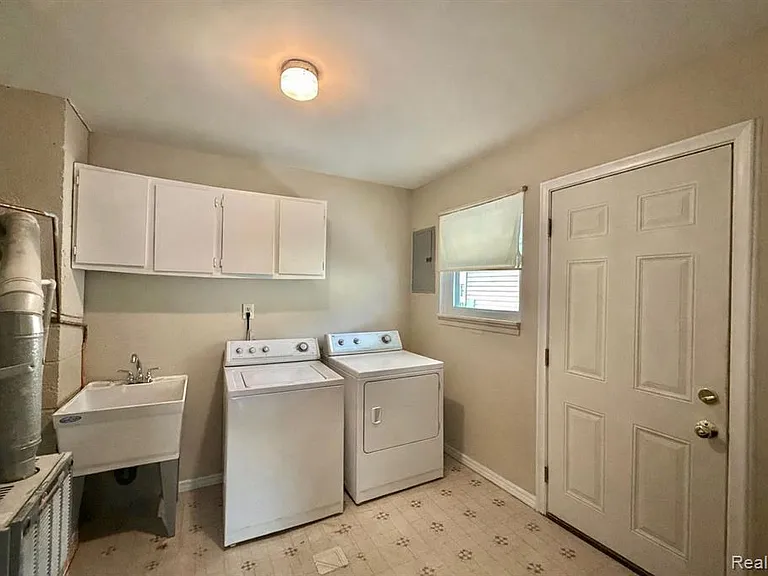 17245 Ivanhoe St — Photo 12