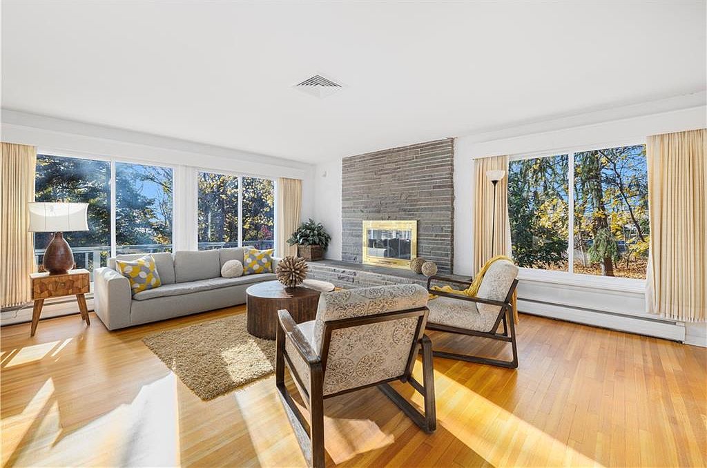 2232 Boston Neck Rd, Saunderstown, RI 02874 | Zillow