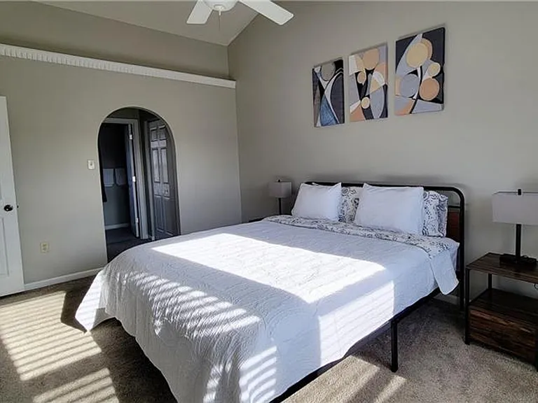 1421 Sandstone Dr — Photo 16