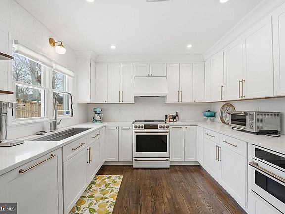 4th image of 7321 Masonville Dr