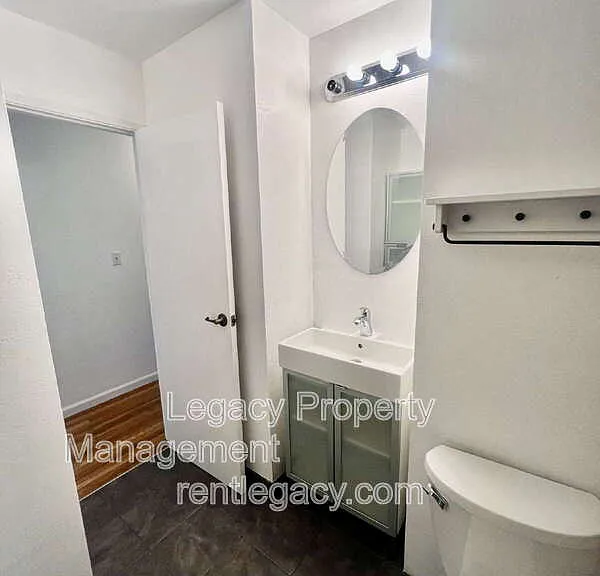 280 Markham Ave — Photo 17