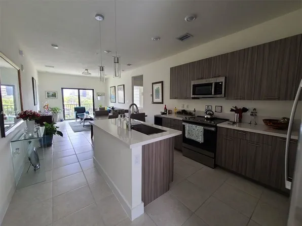 8301 NW 41st St, Miami, FL 33166