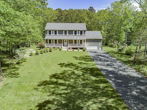 3rd image of 145 Newport Ave