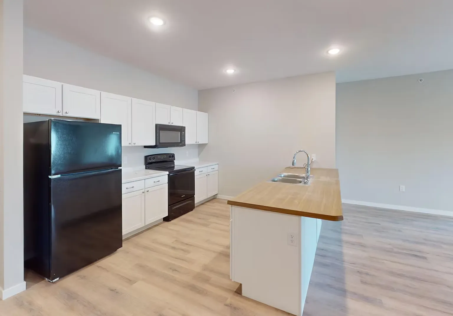 South Pointe Apartments — Photo 3