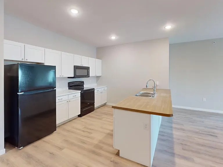 South Pointe Apartments — Photo 3
