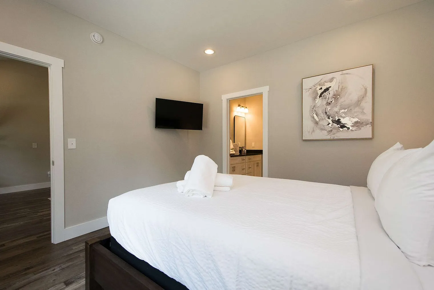 2 bed, 2.0 bath, 990 sqft, $3,041 — Photo 3