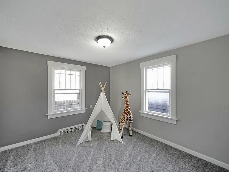 2348 D St — Photo 2