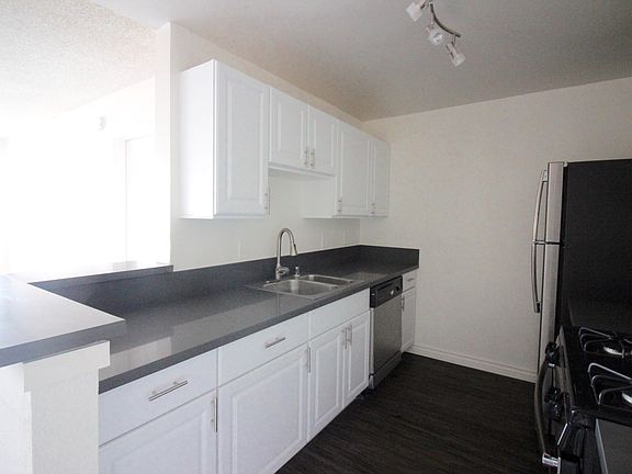 2nd image of 1727 Grismer Ave #101