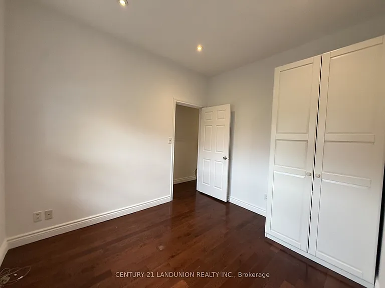 457 Ossington Ave — Photo 3