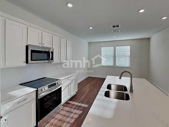 4th image of 276 Onate Cir