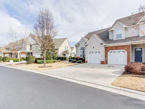 3rd image of 818 Devereaux Dr