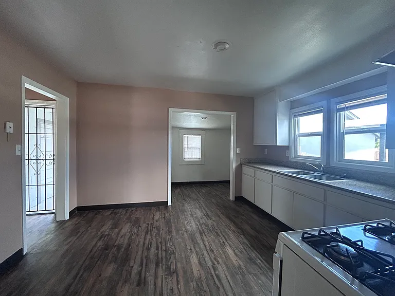 301 Maple St #301 — Photo 6