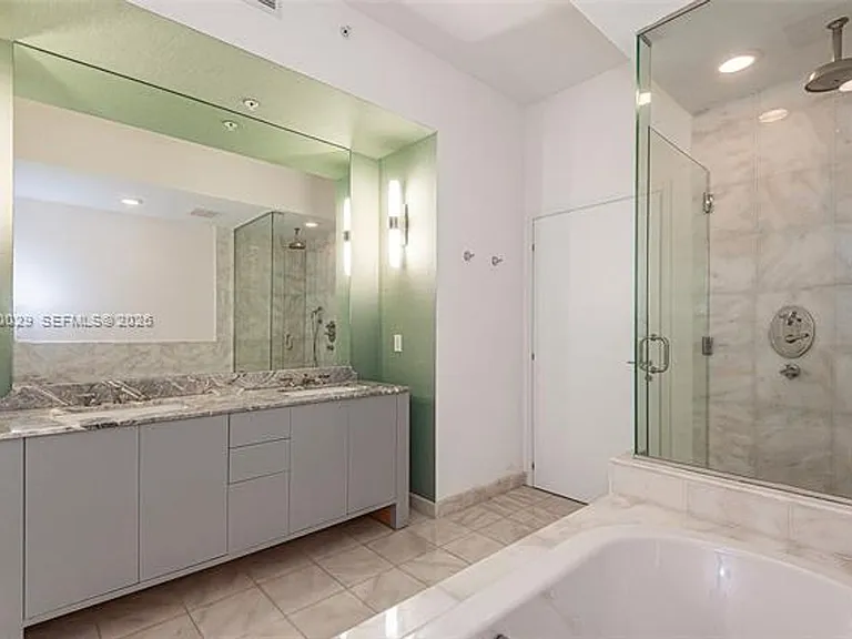 50 S Pointe Dr #1804 — Photo 16
