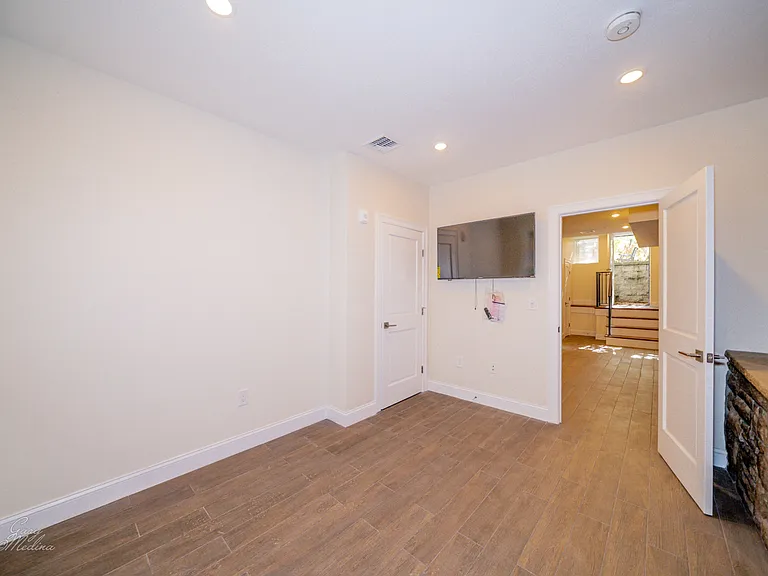 1616 Beacon St #1 — Photo 12