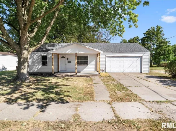 316 W Center St, Girard, IL 62640