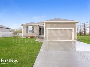 21902 Crystal Ave, Peculiar, MO 64078