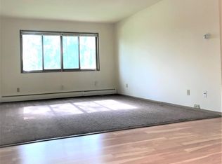 2906 Ashford Ln #103, Madison, WI 53713