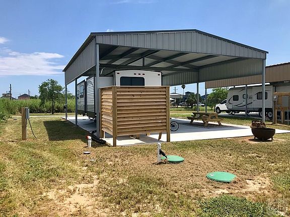 5th image of 1815 Honeysuckle Ln