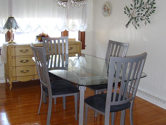 Dining Room (facing west)