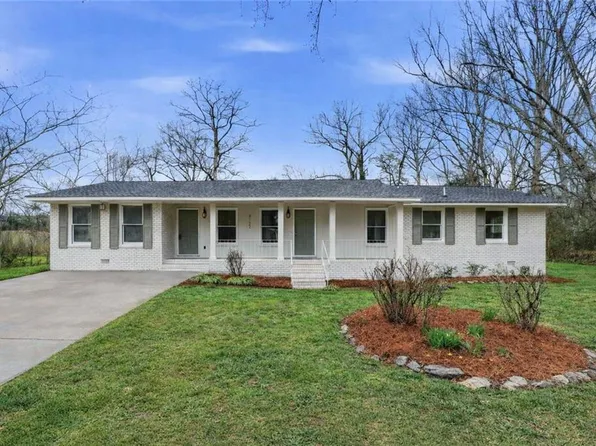 6122 Hillpine Dr, Douglasville, GA 30135