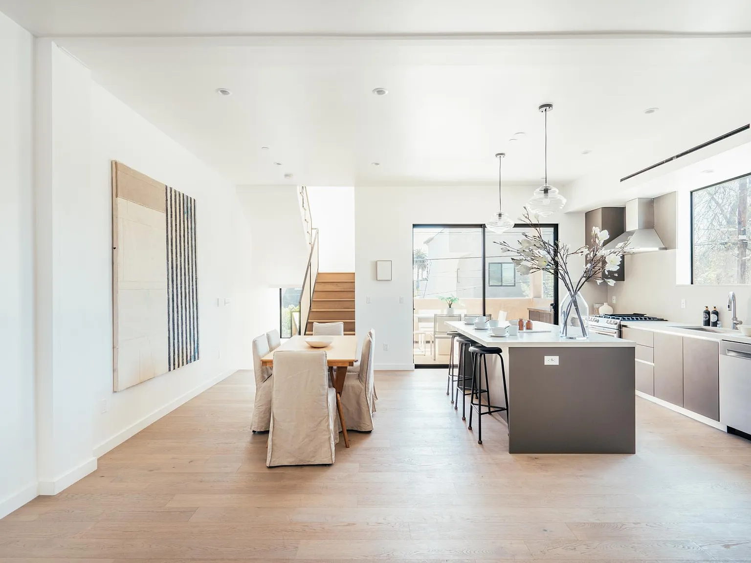 2846 Alsace Ave — Photo 3