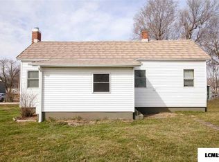 201 N Dauphin St, Chestnut, IL 62518