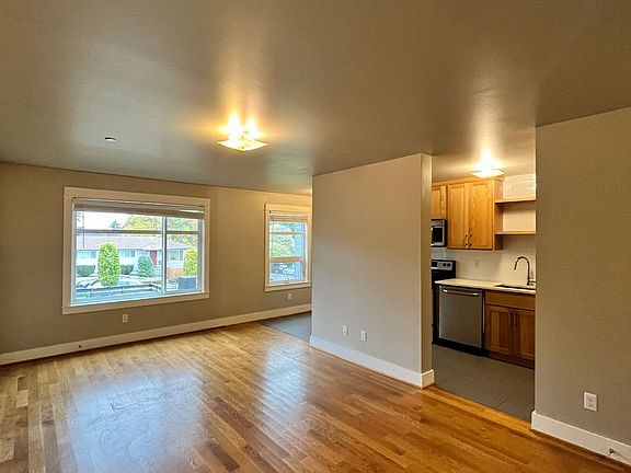 3rd image of 1346 SE Center St APT 3