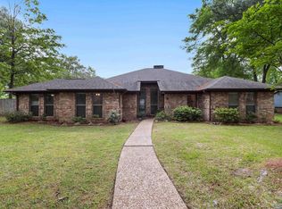 8 S Stonegate Ct, Longview, TX 75601