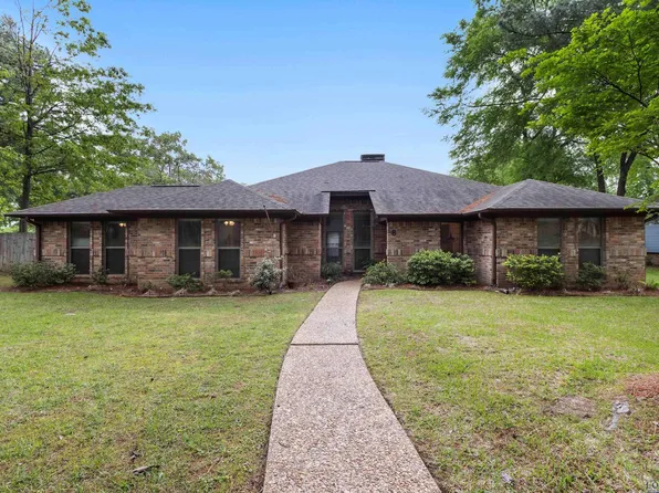 8 S Stonegate Ct, Longview, TX 75601