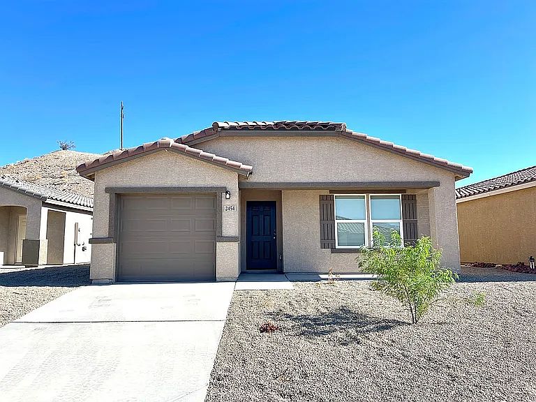 1st image of 2454 Tapatio Dr
