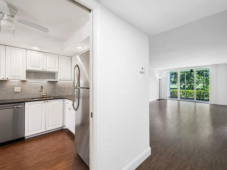 2851 S Palm Aire Dr #107 — Photo 5