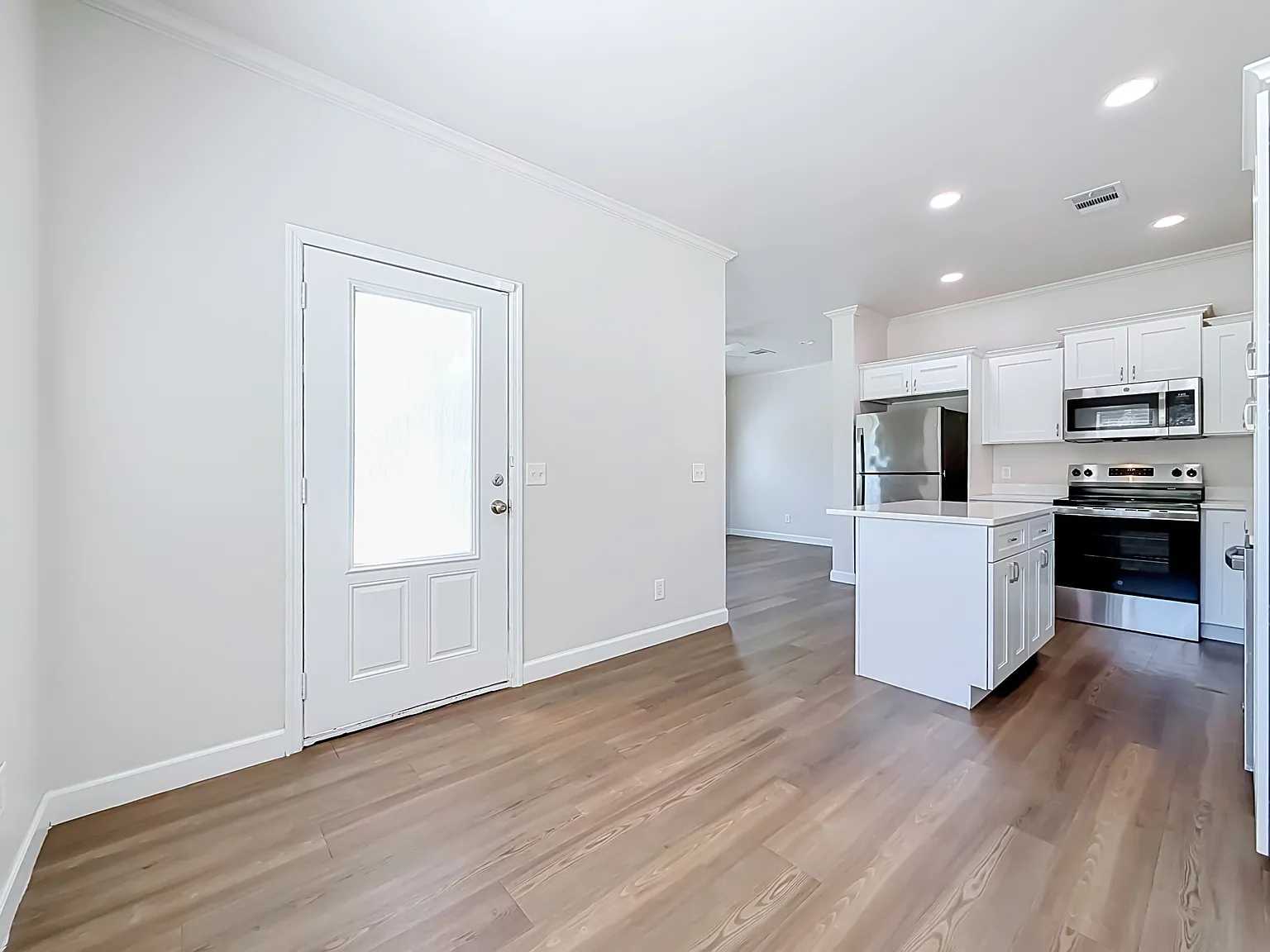3 bed, 1232 sqft, $2,900 — Photo 4