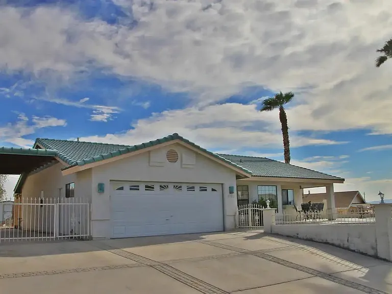 2760 Inverness Dr — Photo 3
