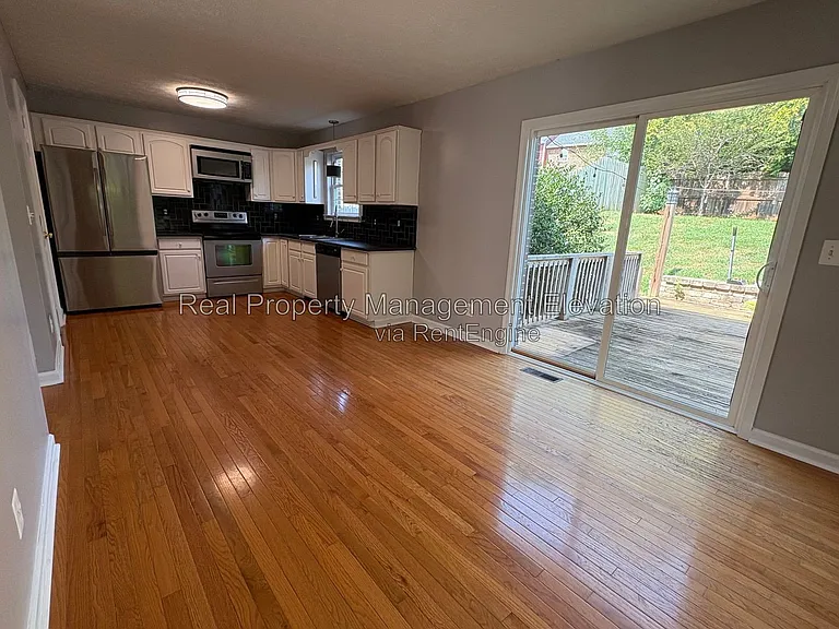 2027 Harvest Dr — Photo 8