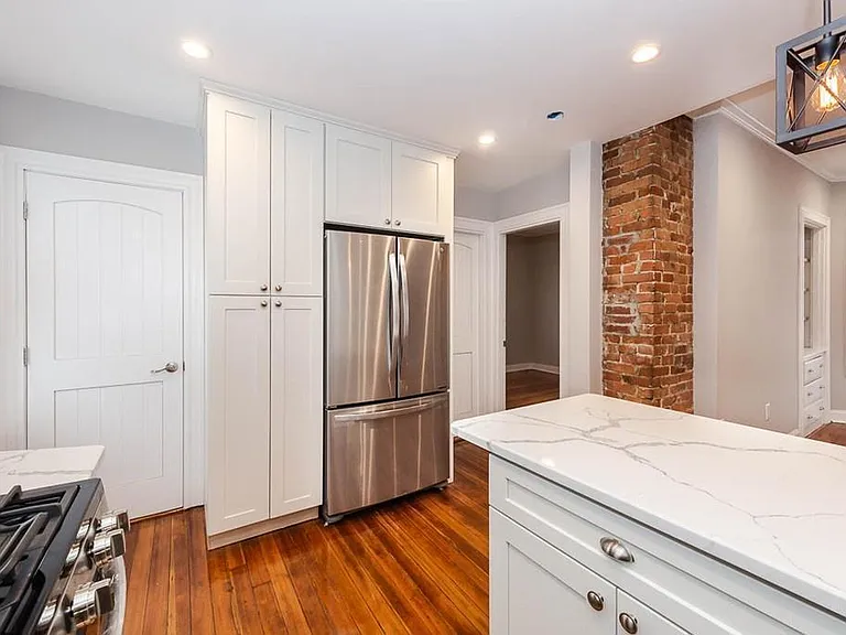 263 E Cottage St #3 — Photo 3