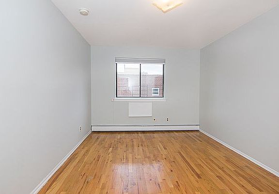 4th image of 30-76 Crescent St #3A