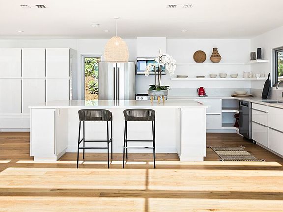 4th image of 18310 Coastline Dr