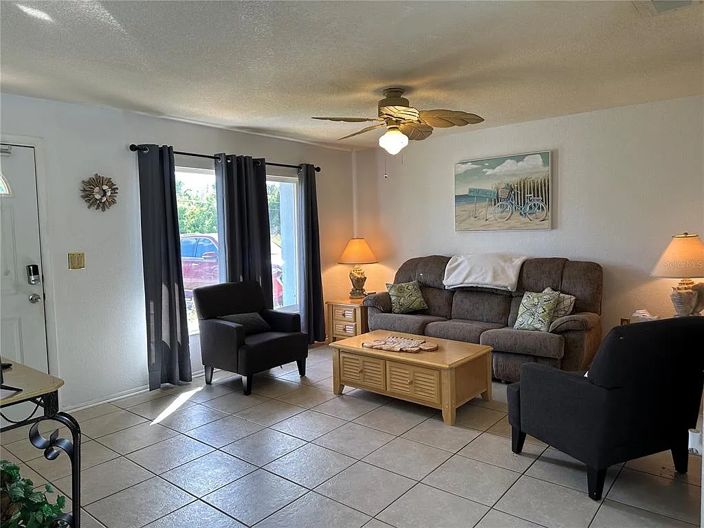 2 bed, 2.0 bath, 960 sqft, $4,000 — Photo 3