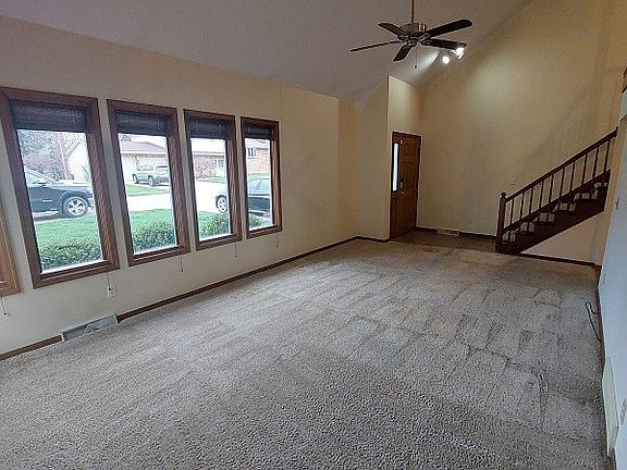 3rd image of 147 Skyview Dr