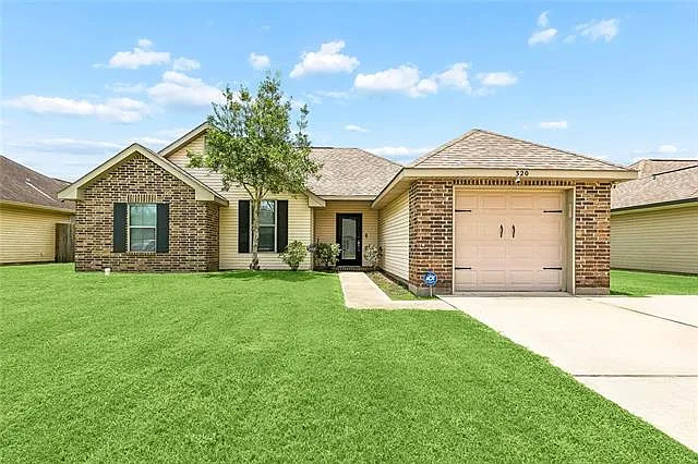 320 Allie Ln