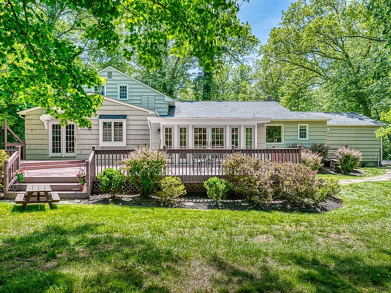 31 Shepard Way — Photo 3